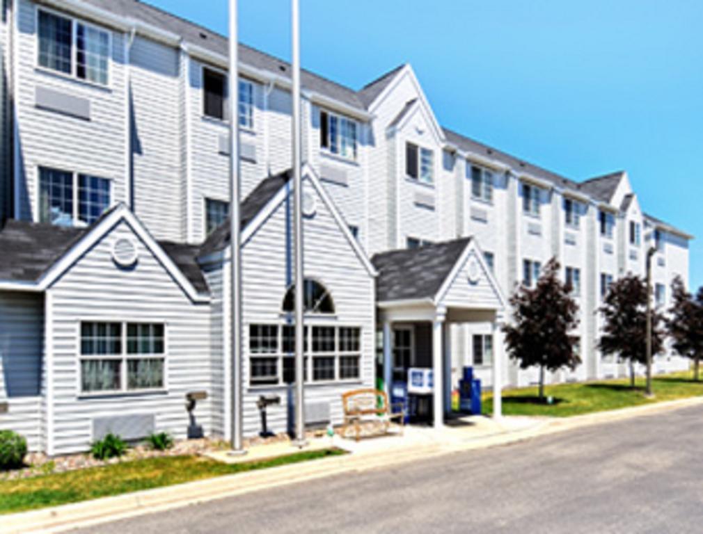 Microtel Inn & Suites By Wyndham Rochester North Mayo Clinic Exterior foto