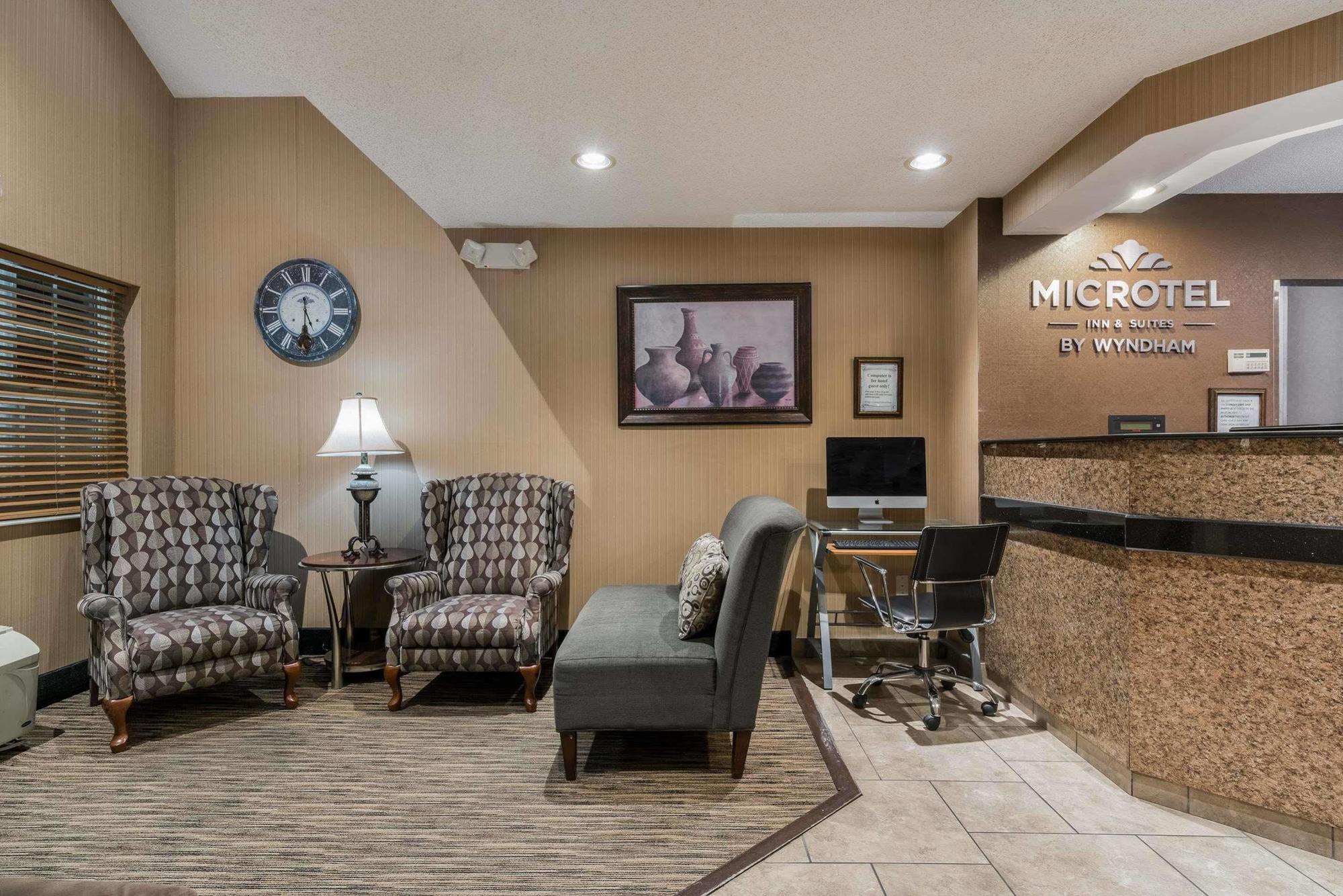 Microtel Inn & Suites By Wyndham Rochester North Mayo Clinic Exterior foto