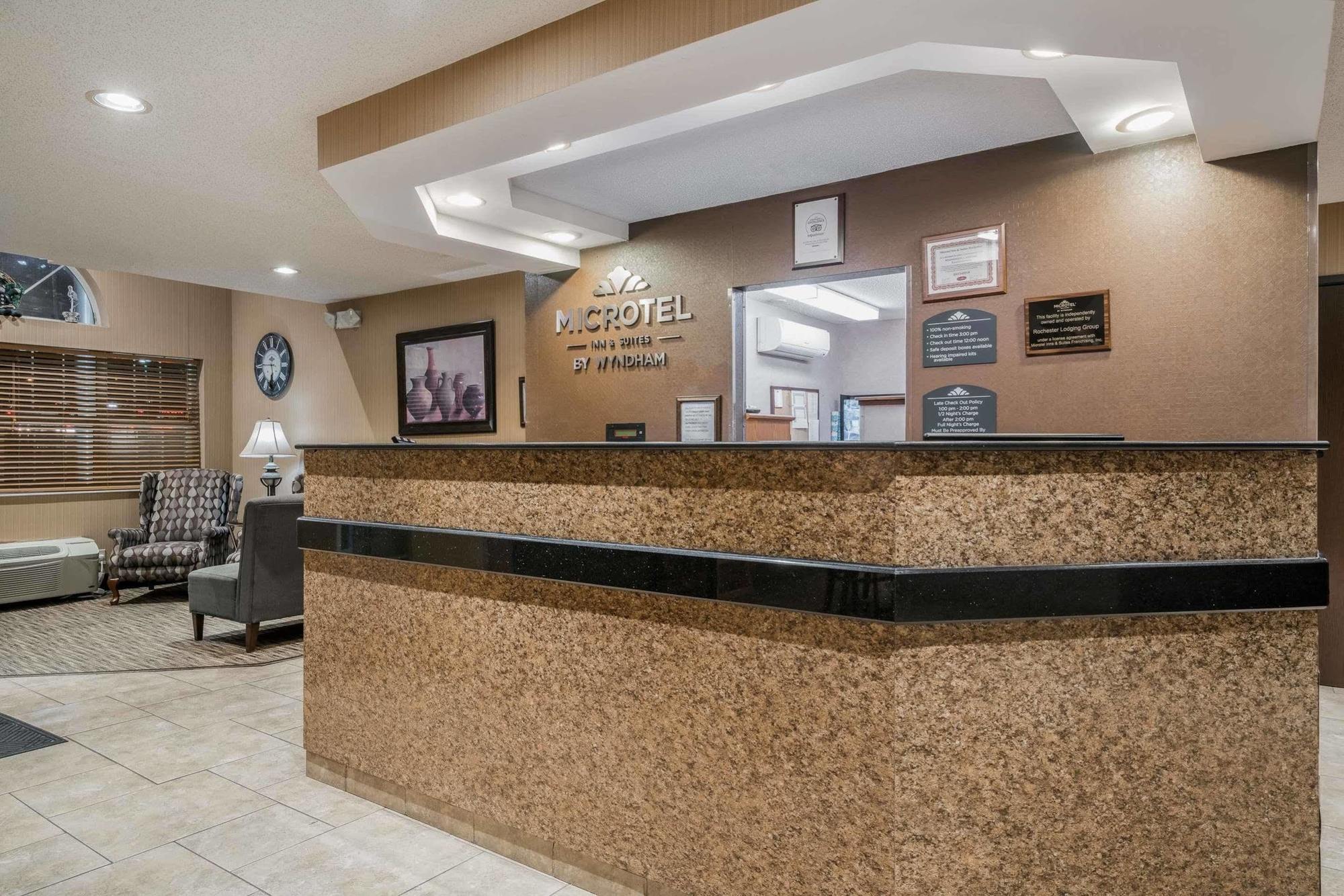Microtel Inn & Suites By Wyndham Rochester North Mayo Clinic Exterior foto