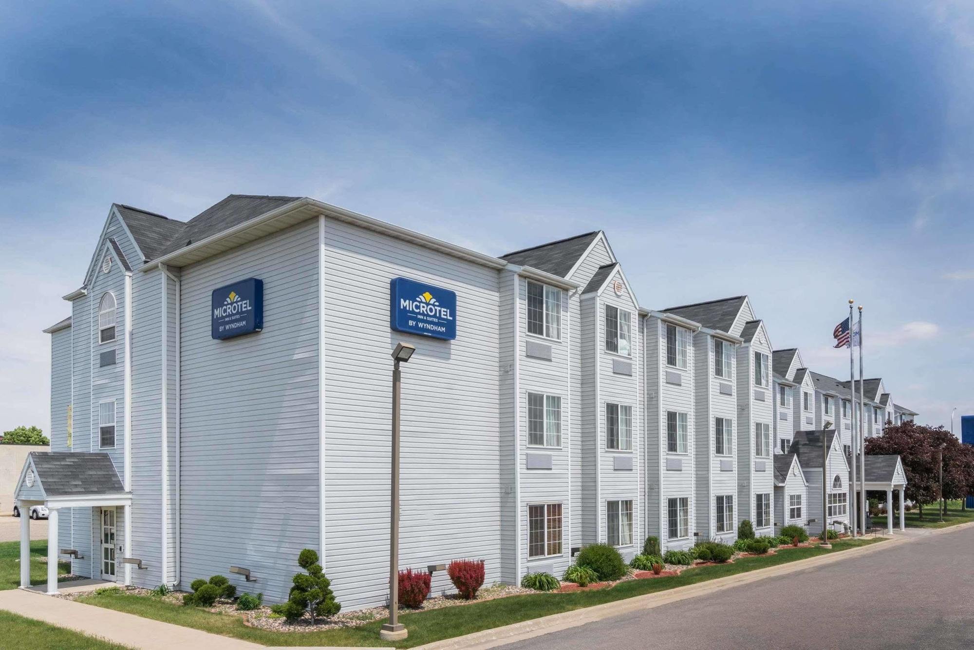 Microtel Inn & Suites By Wyndham Rochester North Mayo Clinic Exterior foto